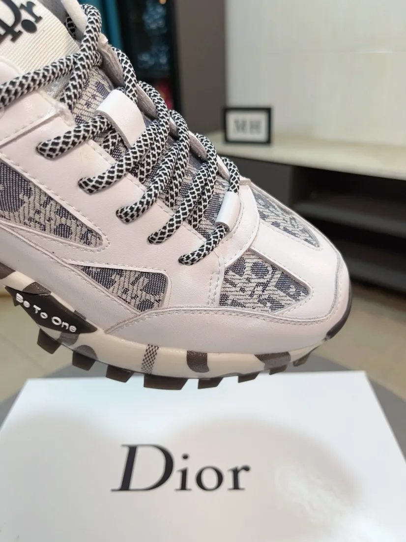 Men's men's shoes 💰458🌹🌹【Dior】Best-selling official website world premiere🔝High-end men's shoes brand official website latest series: The upper is made of imported cowhide with specially designed fabrics➕Mesh breathable lining. Make walking more convenient and comfortable! Compared with the official quality, Midea’s 1:1 replica. Create a fashionable personality to set off your uniqueness! A must-have for trendy men! Classic style. Men's sizes: 38-44.